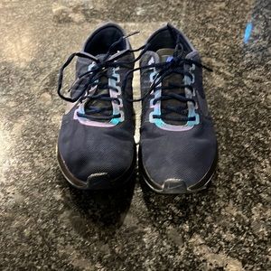 Women’s size 7 Navy/teal swoosh no flaws